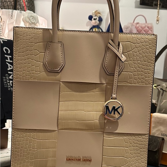 Authentic Michael Michael Kors Mercer MD NS Shopper, in Buff NWT - Picture 7 of 15